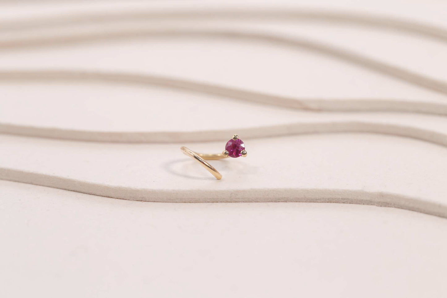 Boucle d'oreille Piton Double Rubis