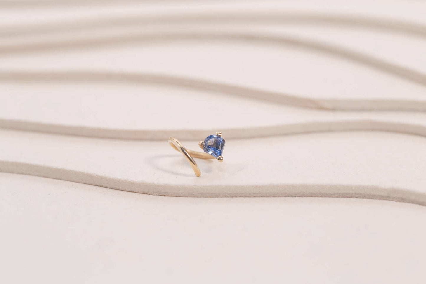 Boucle d'oreille Piton Double Saphir Bleu